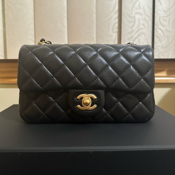 Chanel NIB Pearl Crush Black Mini Rectangle in Age Gold Hardware - Picture 3 of 11